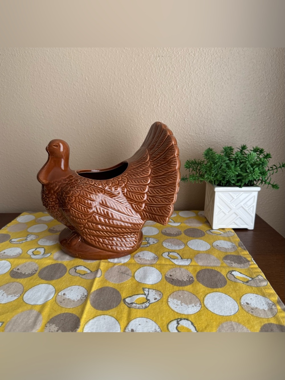 Glossy brown Turkey planter